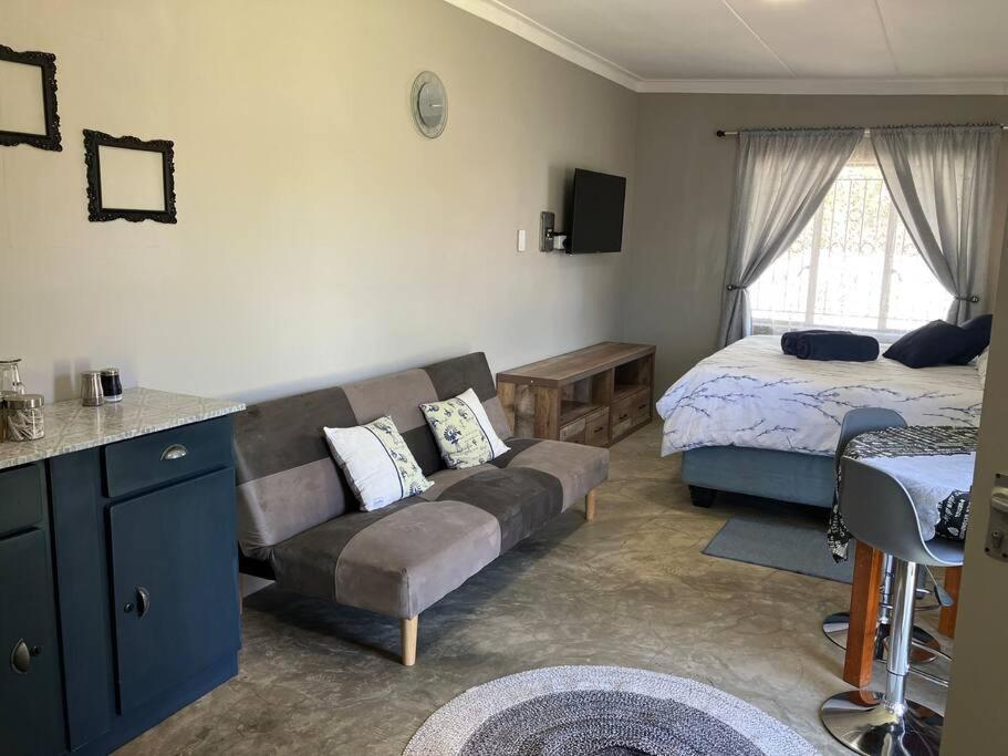 Stellies Accommodation - Room 1 Keetmanshoop Exterior photo